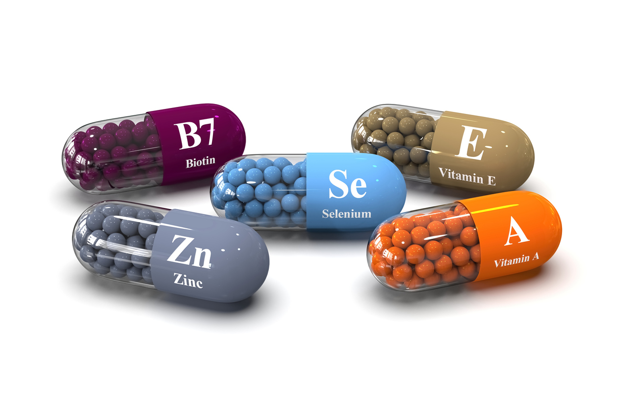 capsules with detox nutrients and vitamins b7, zinc, vitamin A, E, selenium 