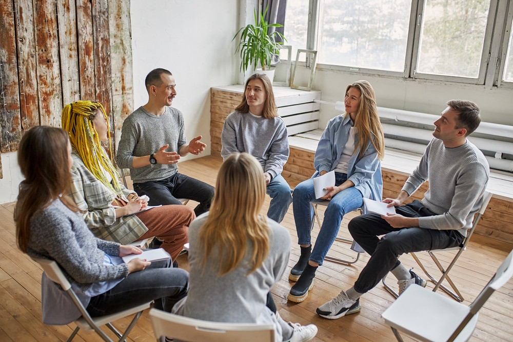 Group counseling session for alcohol rehab Rushden, support community