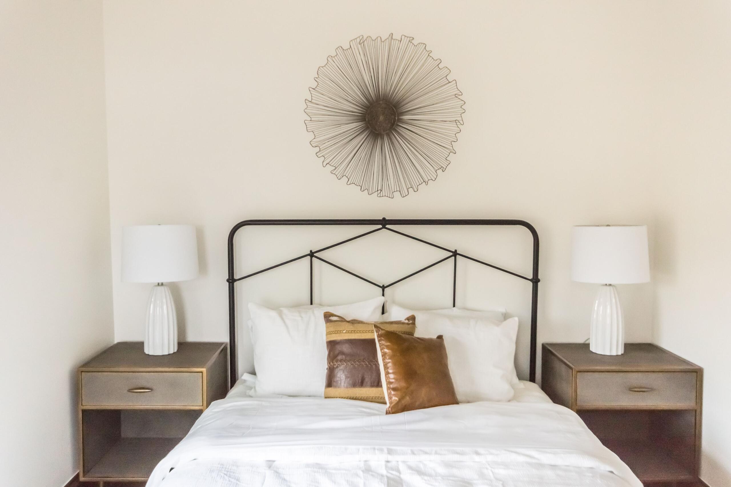 Elegant bedroom in a luxury rehab, showcasing comfort for alcohol recovery.