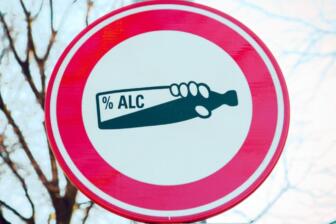 Illustration of a no alcohol sign, highlighting non alcoholic beer alternatives.