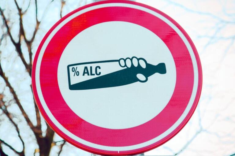 Illustration of a no alcohol sign, highlighting non alcoholic beer alternatives.