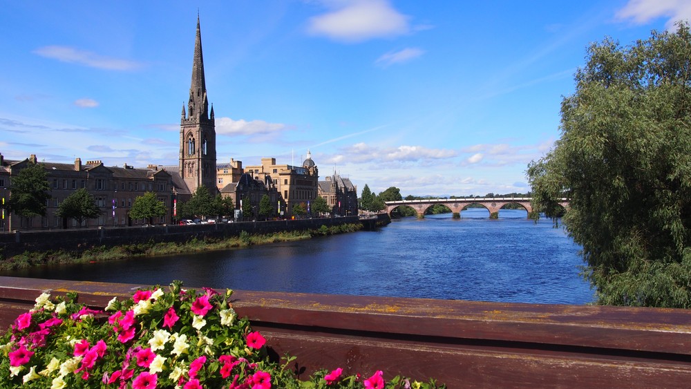 View of Perth's river and buildings, promo for rehab Perth alcohol programs